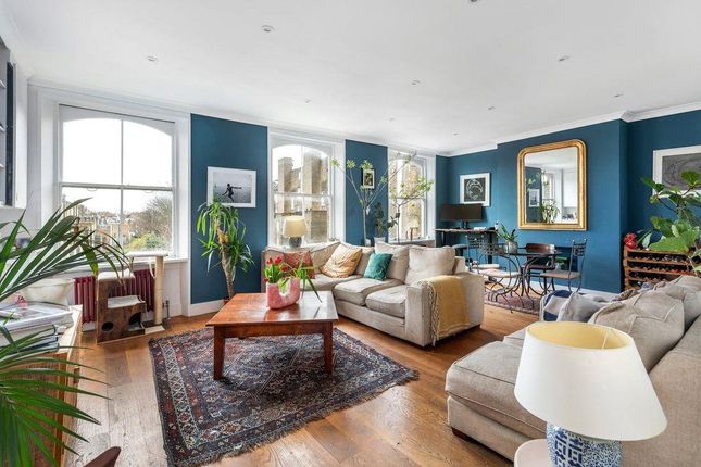 Flat for sale in Arundel Square, London