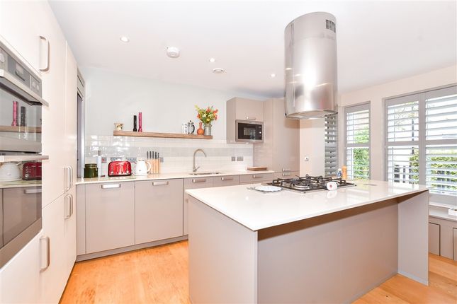 Shoesmith Lane Kings Hill, West Malling photo 4