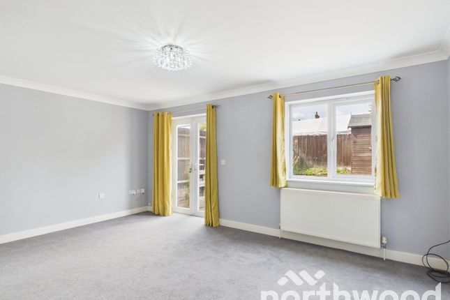2B, Chichester Close, Ashford photo 3