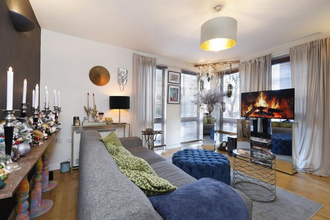 Flat for sale in New Kent Road, London