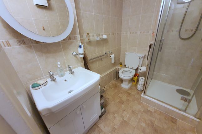 Flat for sale in Homewillow Close, Grange Park