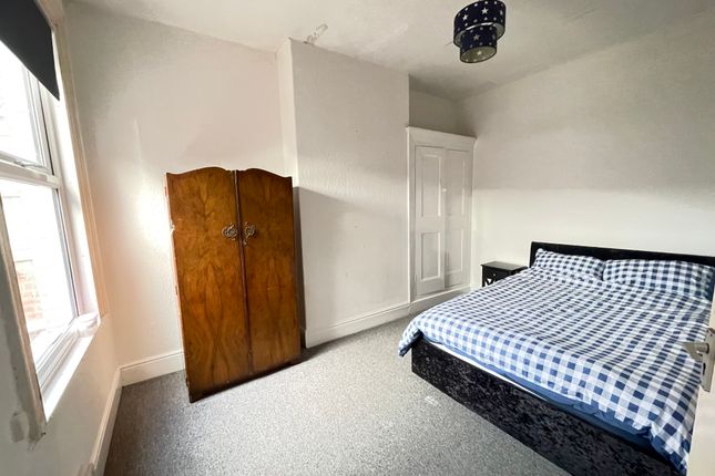 15 Royal Avenue, Doncaster photo 2