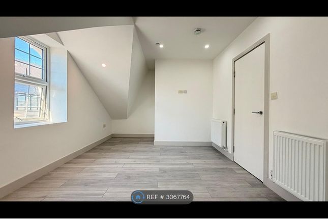 Flat, A Fife Road, Kingston Upon Thames photo 4
