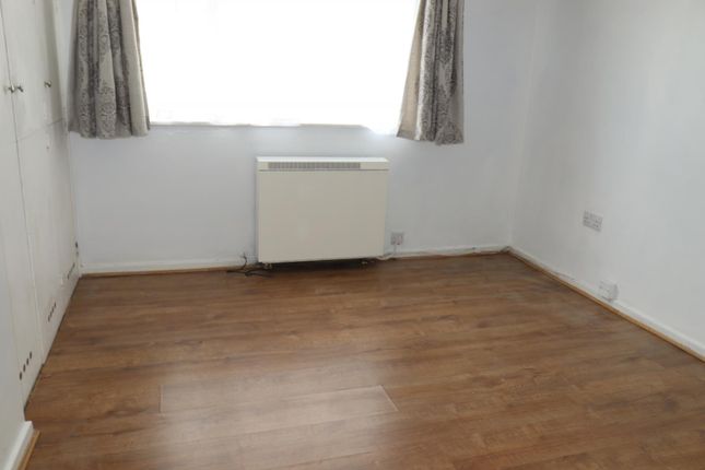 Flat 6, Scotfield Court, Handcross Road, Luton photo 5