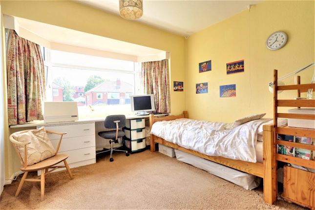 Moseley Wood Gardens Cookridge Leeds LS16 3 bedroom 