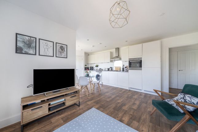 Flat 25, Montbretia House, 2, Peony Drive, Mitcham photo 4