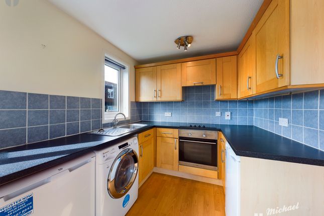 23 Chequers Court, Aylesbury photo 2