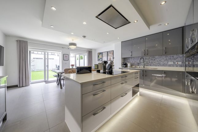 3, Noel Coward Avenue, Uxbridge photo 2