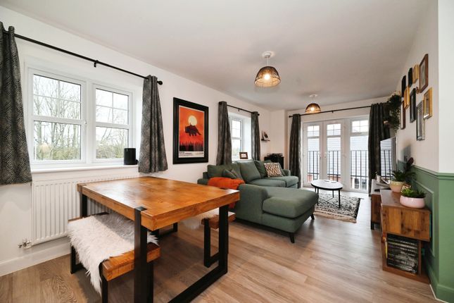 Flat for sale in 4 Equestrian Court, Aborfield, Reading