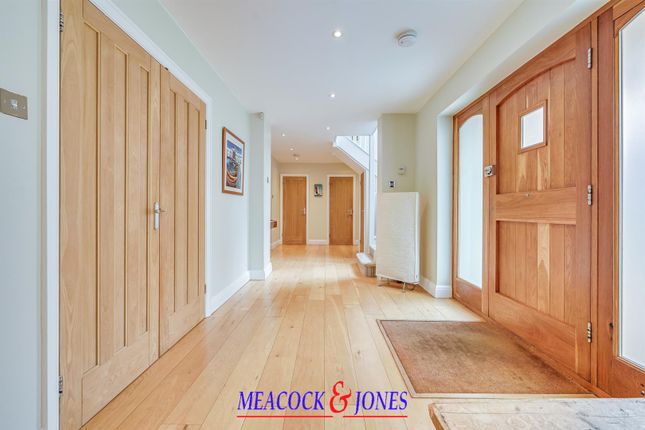 Wood Edge, 2 Worrin Road, Brentwood photo 4