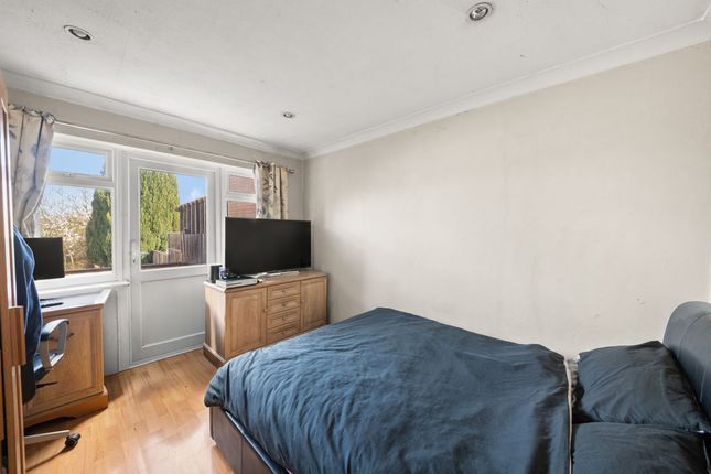 202, The Heights, Northolt photo 4