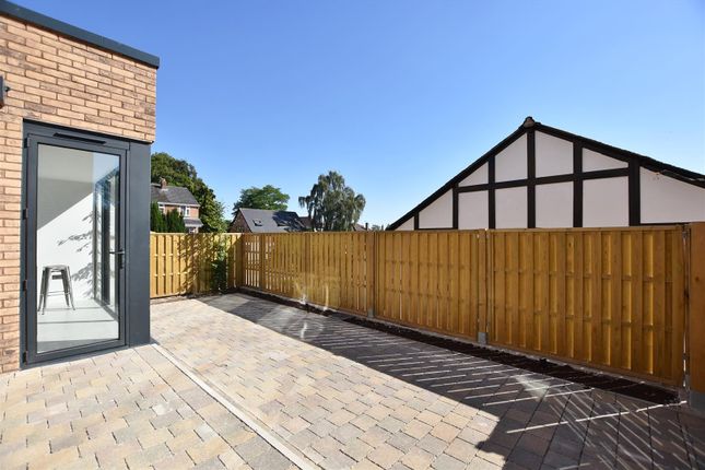 4 Bed Town House To Rent In The Mount Hale Barns Altrincham Wa15