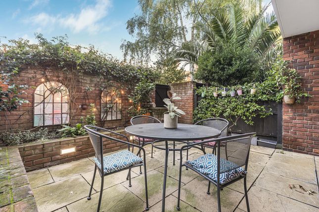 3-bed flat on Flat 9, Priory House, London, £685,000
