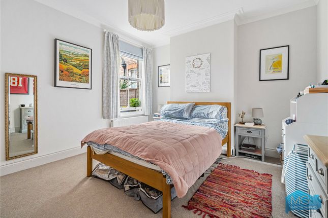 39, Sedgemere Avenue, London photo 4