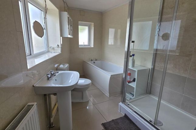 Room 3, 44, King Street, Pontypridd photo 4