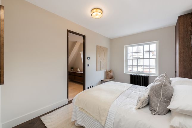 Flat for sale in Hornton Court, London