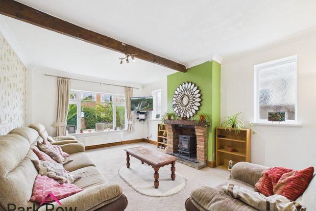 88, Wolsey Croft, Leeds photo 3