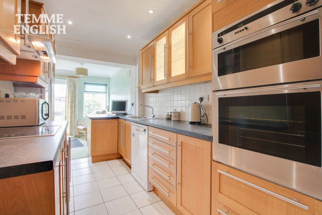 18 Thornbush, Basildon photo 2