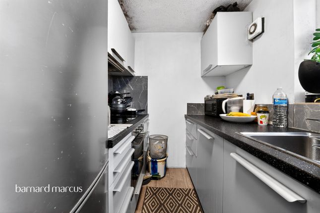 84, Barbot Close, London photo 2