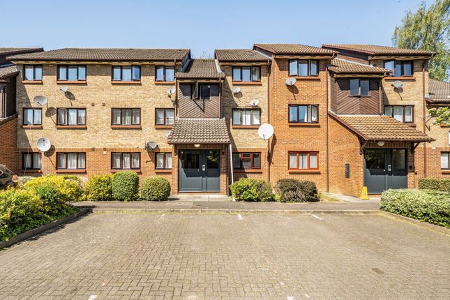 19 Lister Court,, Pasteur Close, London photo 2