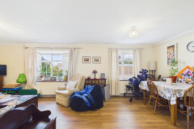 36, Stokes End, Aylesbury photo 4