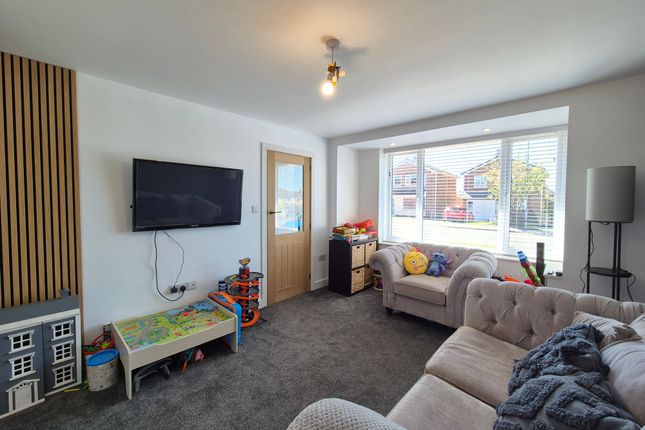 15 Kenmore Crescent, Coalville photo 3
