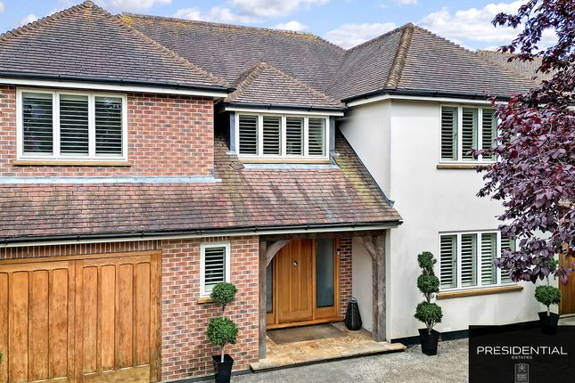 Thumbnail Detached house for sale in The Beacons, Loughton