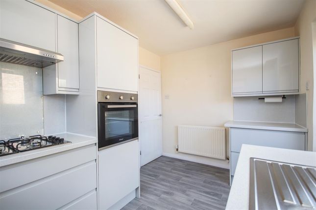26, Woodlands Road, Wellingborough photo 4