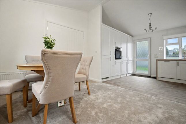 20, St Brelades Court, Edenbridge photo 3