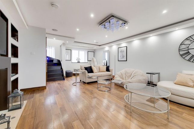 Detached house to rent in Stanhope Terrace, London
