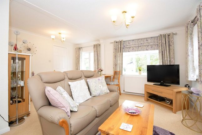 41, Woodcot Park, Stratford-Upon-Avon photo 3