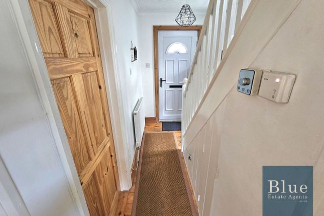 16, Buckland Crescent, Windsor photo 3