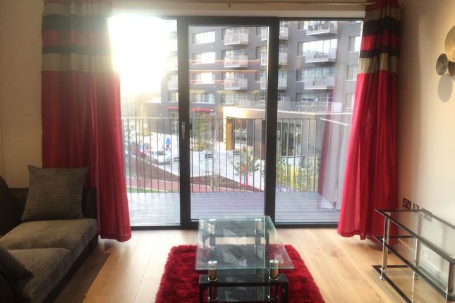 Flat to rent in Grantham House, 46, Botanic Square, City Island, London