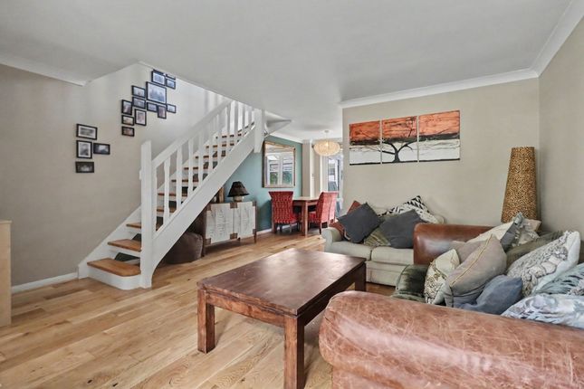 102 Kings Chase, East Molesey photo 4