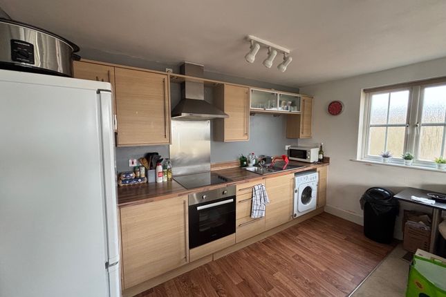 Flat P, 1, Sword Hill, Caerphilly photo 4