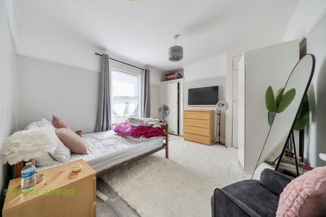 48, Elliott Road, Thornton Heath photo 2