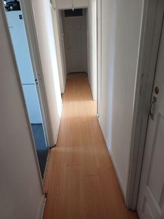 Room to rent in Flaxman Road, London