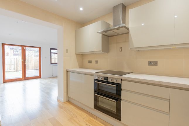 12 Gilmour Place, Bellshill photo 4