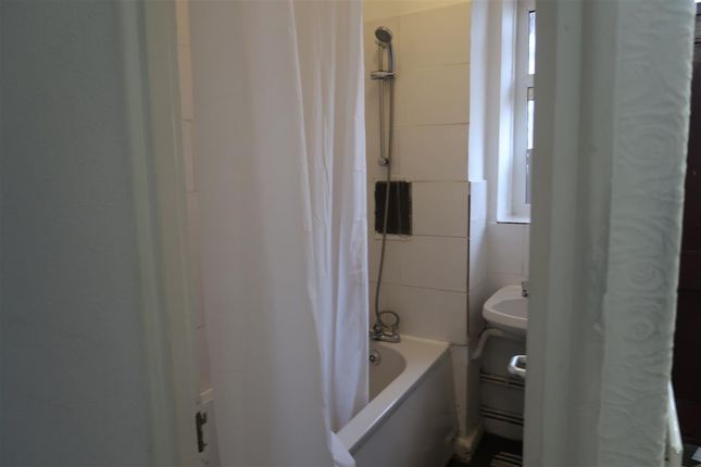 Flat to rent in Edwy House, Homerton Road, Hackney