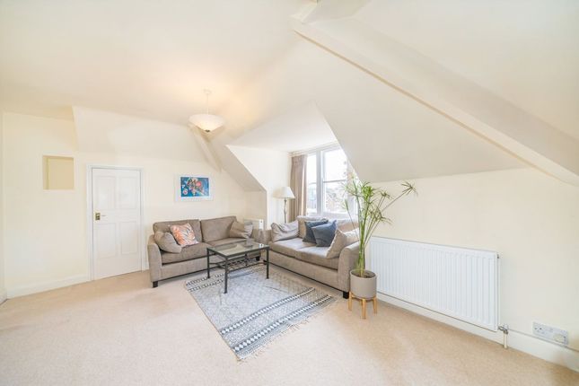 Flat E, 16, Gwendolen Avenue, London photo 3