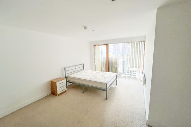 8 La Salle, Leeds photo 4