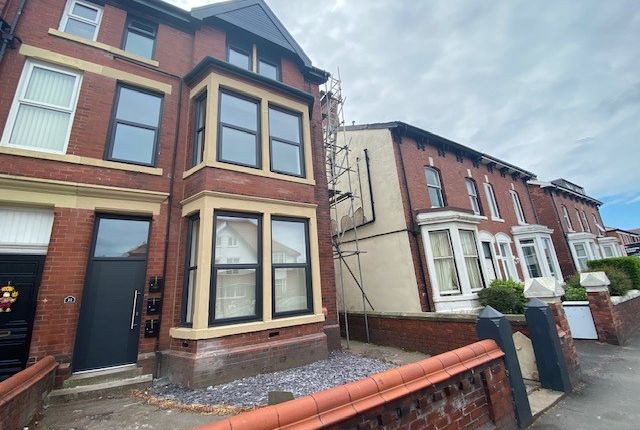 Thumbnail Flat to rent in 31 St. Davids Road North, Lytham St. Annes, Lancashire