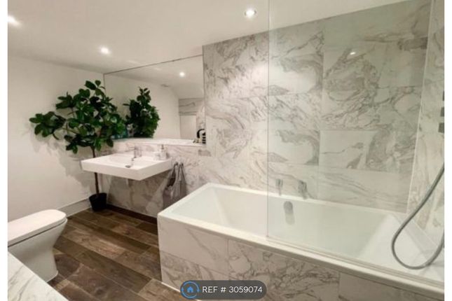 Flat   Flaxman Road, London photo 3
