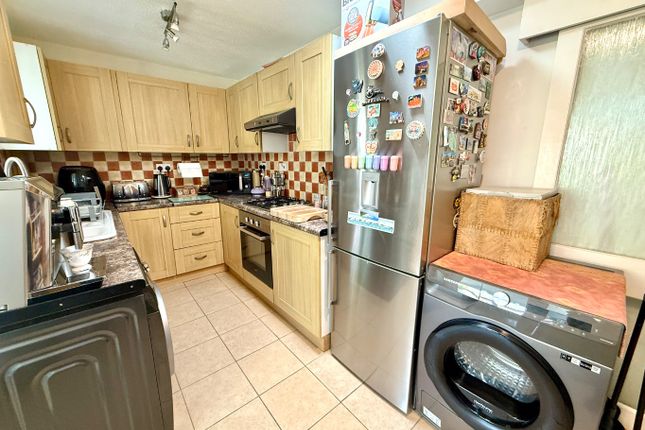 7 Exeter Close, Daventry, Northamptonshire photo 3