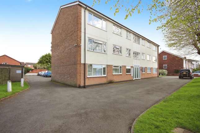 Flat for sale in Charles Street, Warwick