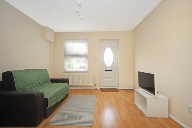 46, Grove Gardens, Tring photo 3