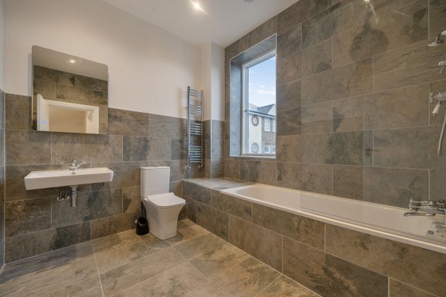29, Fransfield Grove, London photo 4