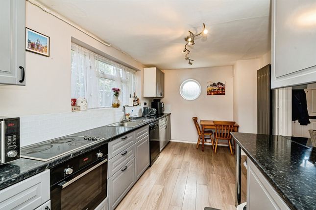 16, Burlington Road, Burnham photo 2
