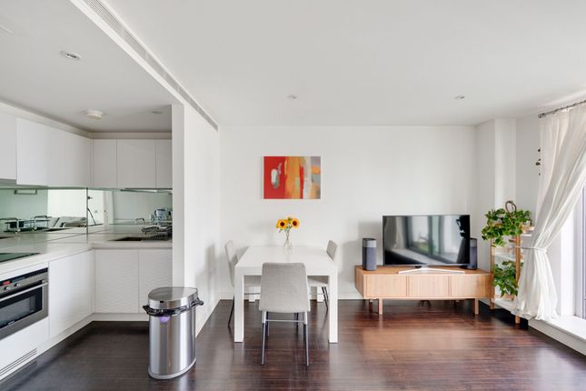 Flat 2405, 3 Pan Peninsula Square, London photo 3