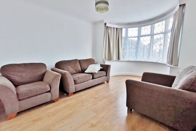 119 Deans Lane, Edgware photo 2